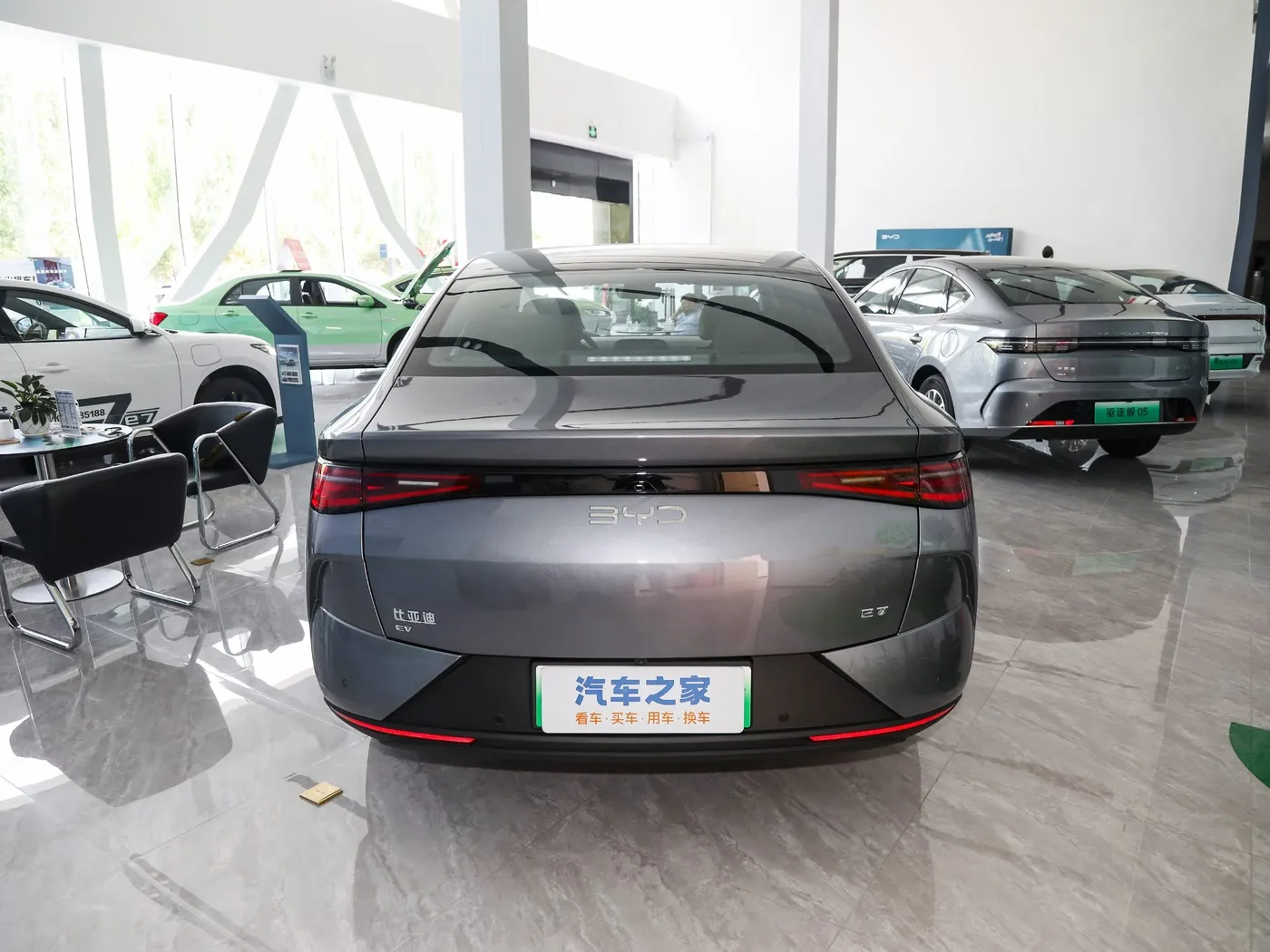 Yeni Model BYD E7 EV Araba 150km/saat Maksimum Hız 136HP 180Nm Tork 5 Kişilik Elektrikli Araç