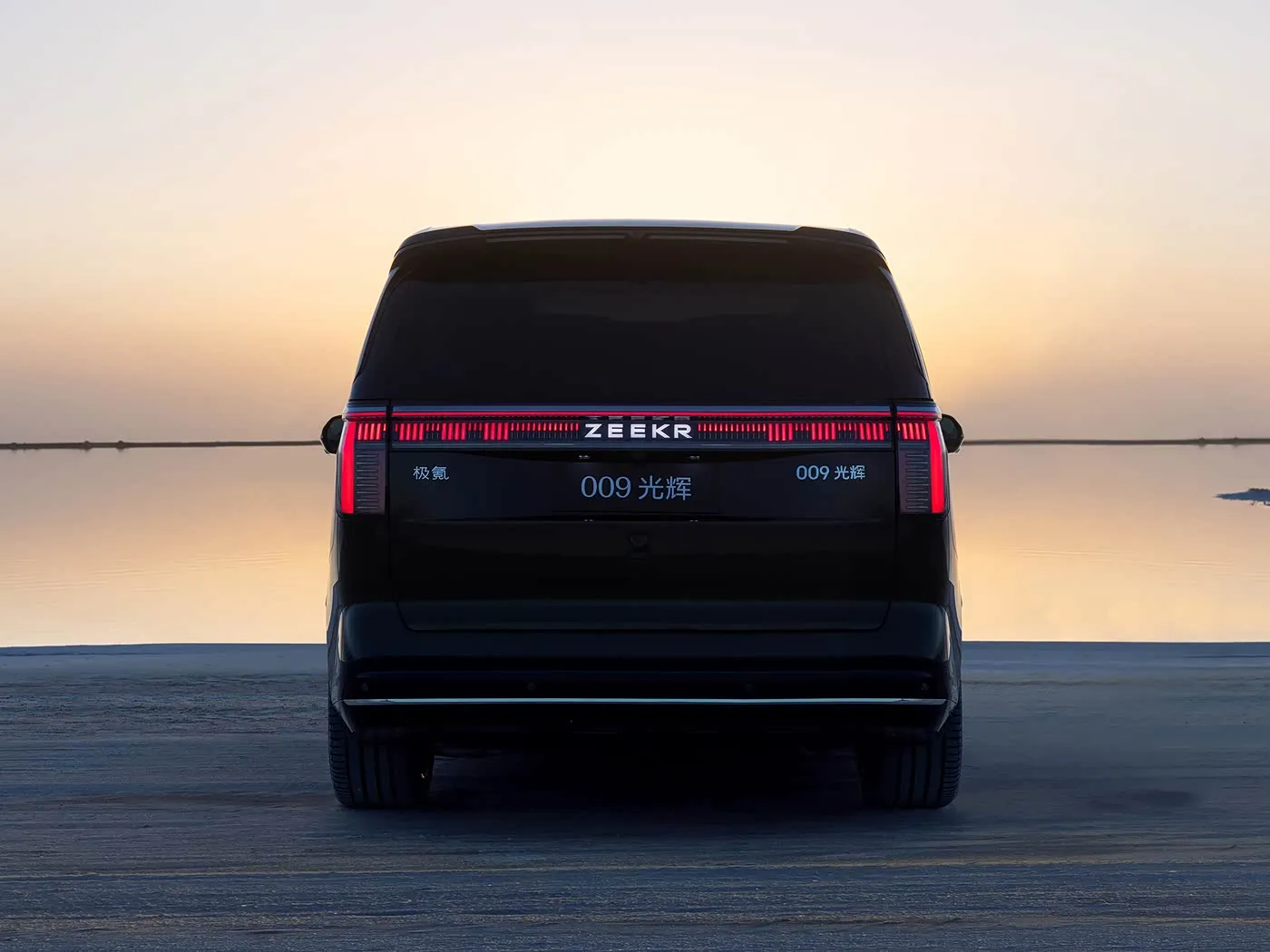 ZEEKR 009 Lüks Büyük MPV Yeni Enerji Saf Elektrikli Ultra Uzun Menzilli Limuzin Yüksek Profil Ultra Lüks EV Araba Lityum