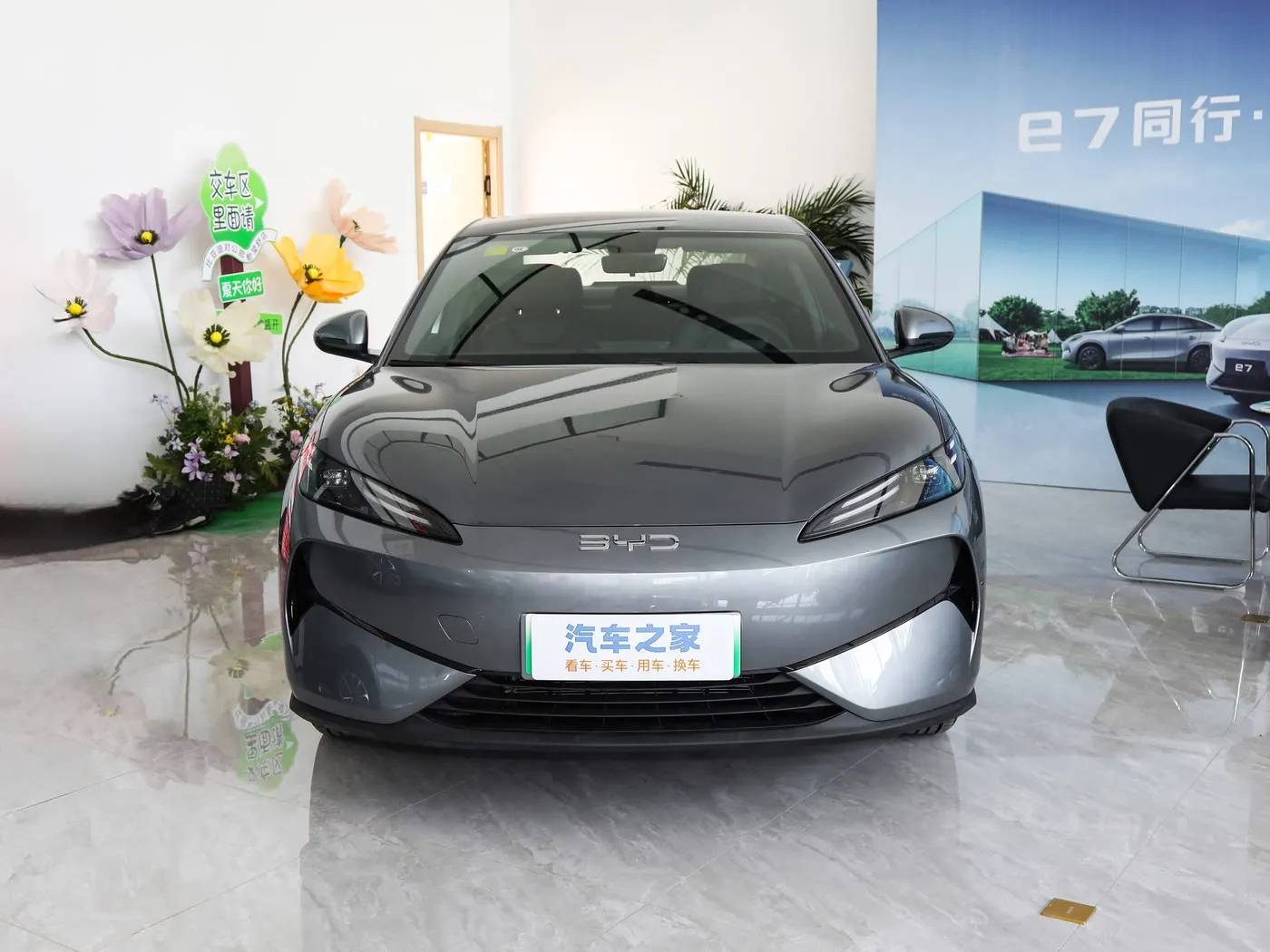 Yeni Model BYD E7 EV Araba 150km/saat Maksimum Hız 136HP 180Nm Tork 5 Kişilik Elektrikli Araç