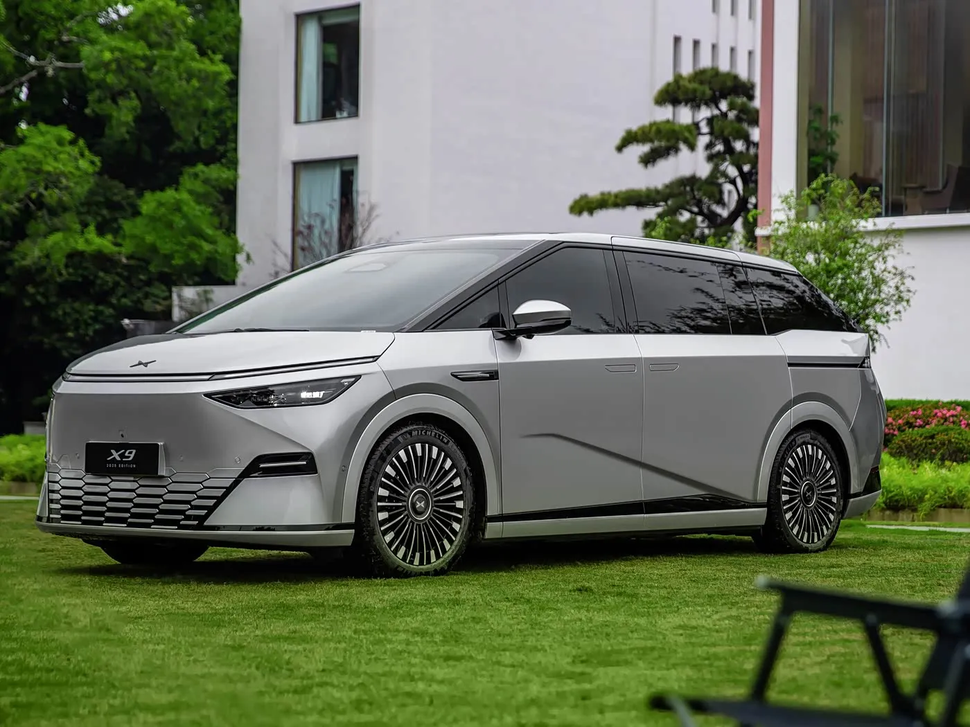 Xpeng X9 Uzun Menzilli MPV SUV Saf Elektrikli Sol Direksiyon Rekabetçi Fiyatlı Yeni Enerji Aracı