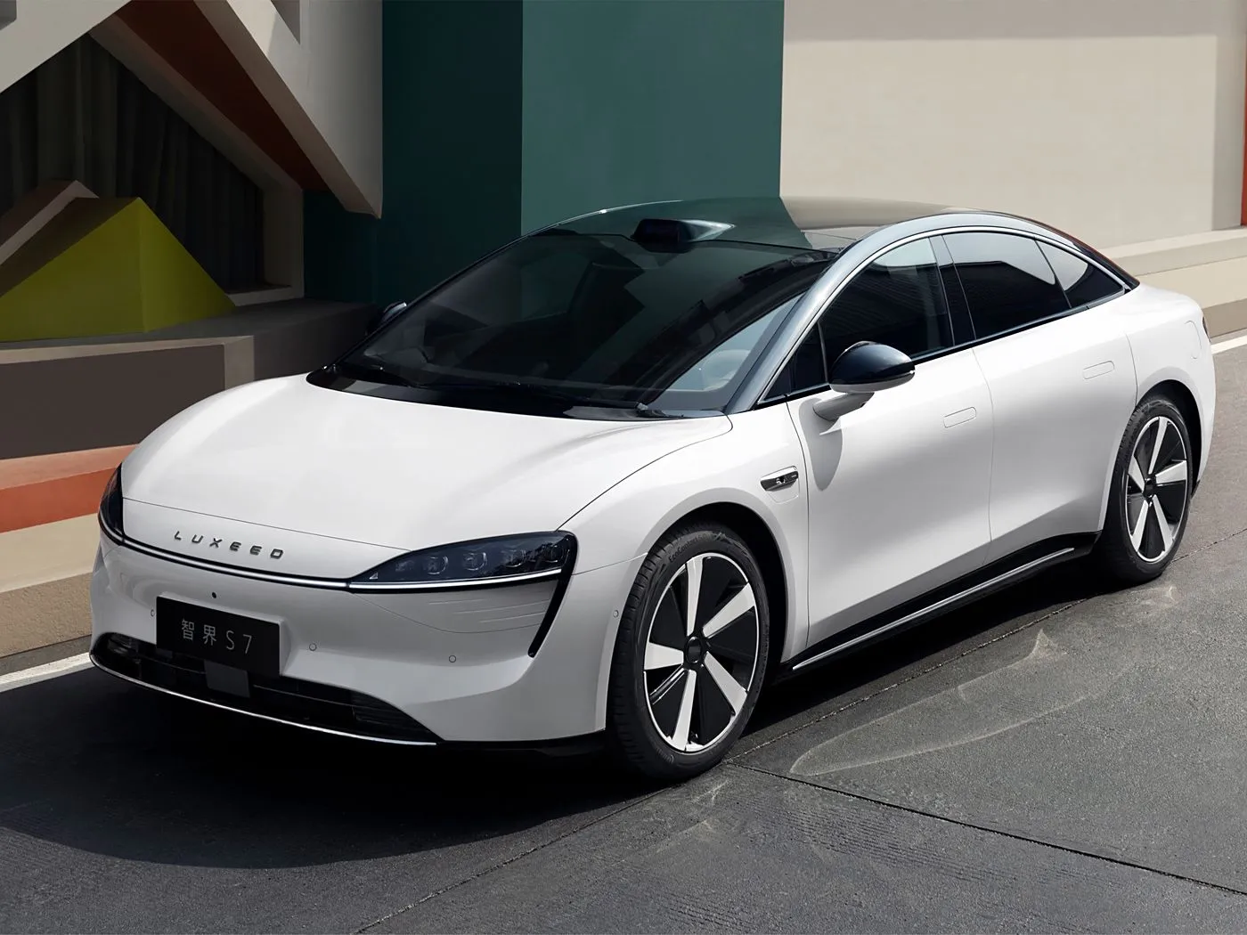 CHERY LUXEED S7 Exeed RWD/AWD 4 Kapılı ve 5 Koltuklu Lüks Elektrikli Yeni Enerji Aracı