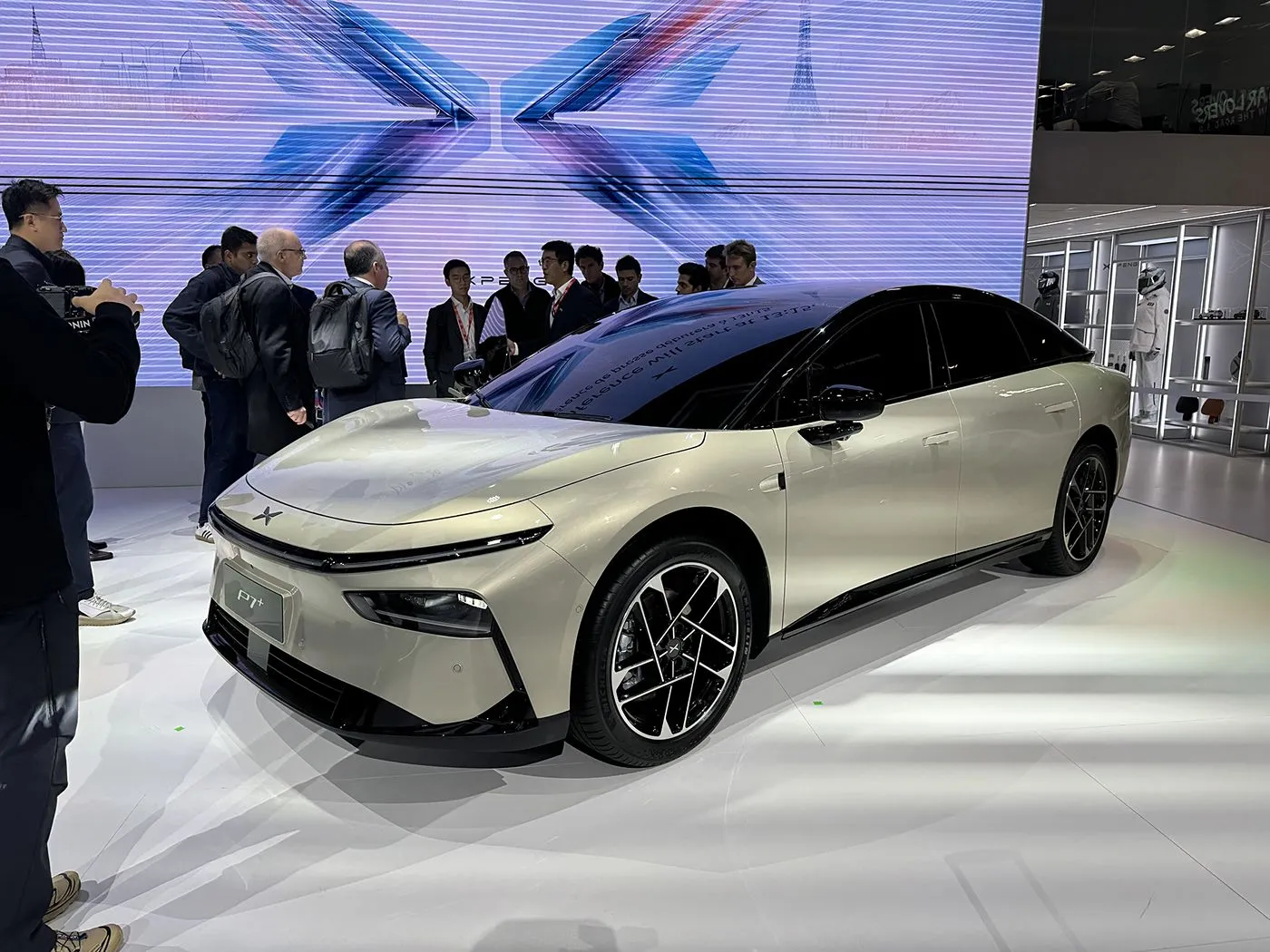 Sınırlı Üretim EV XPENG P7+ 5 Koltuklu Saf Elektrikli Hatchback Yeni Tasarım Sol Direksiyon 685Km Maksimum Hız Yeni Enerji Aracı