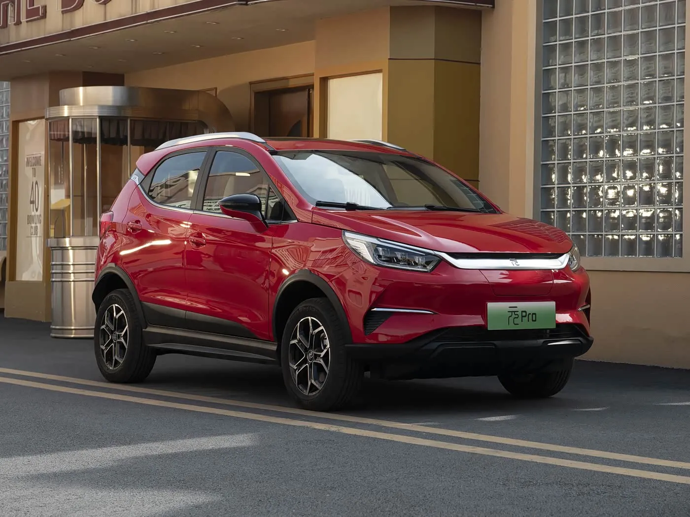BYD Yuan Pro Lüks Elektrikli SUV 320KM Menzil Şehir İçi Sürüş için Gelişmiş Özellikler Yeni Enerji Aracı