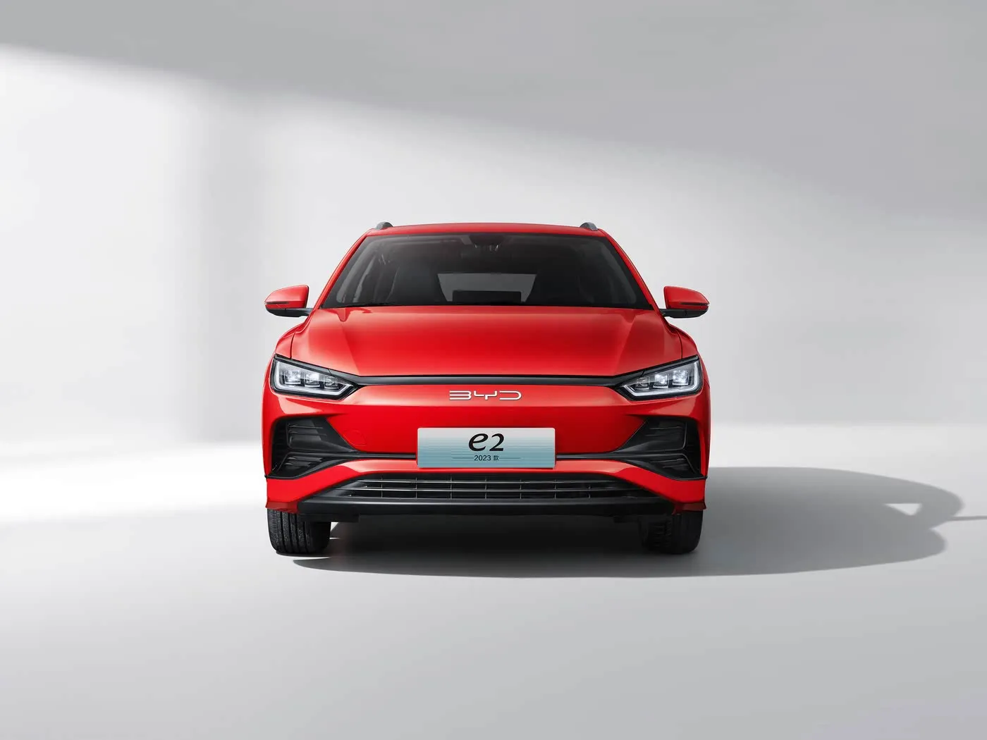 BYD E2 Lüks Elektrikli EV Sedan SUV Hatchback Lityum Pil Motorlu Sol Direksiyonlu Araba Çin'in Yeni Enerji Aracı