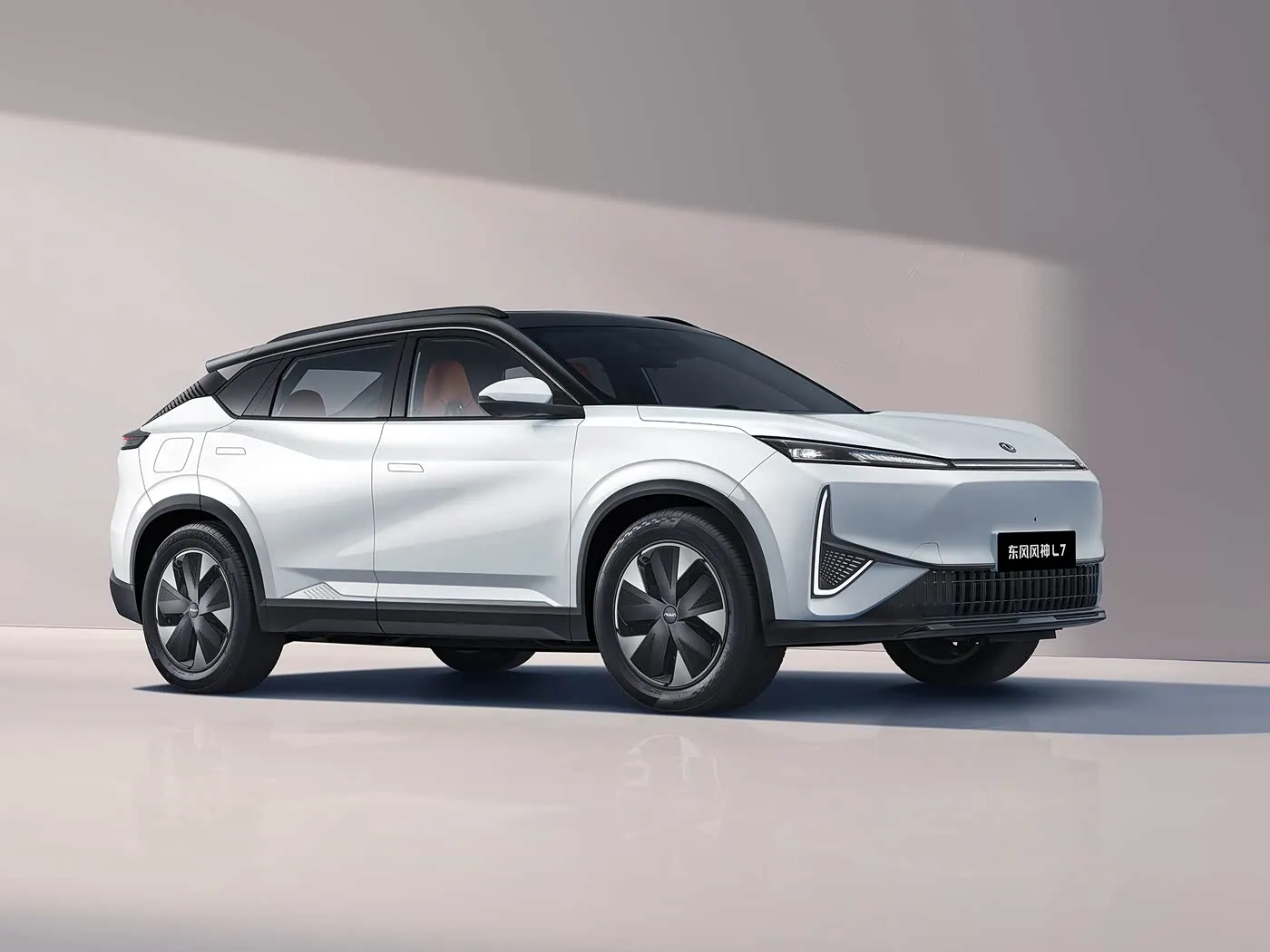 Dongfeng Aeolus L7: EV/PHEV SUV 5 Koltuklu Premium Deri Koltuklara Dokunuyor Uzun menzilli yeni enerji aracı