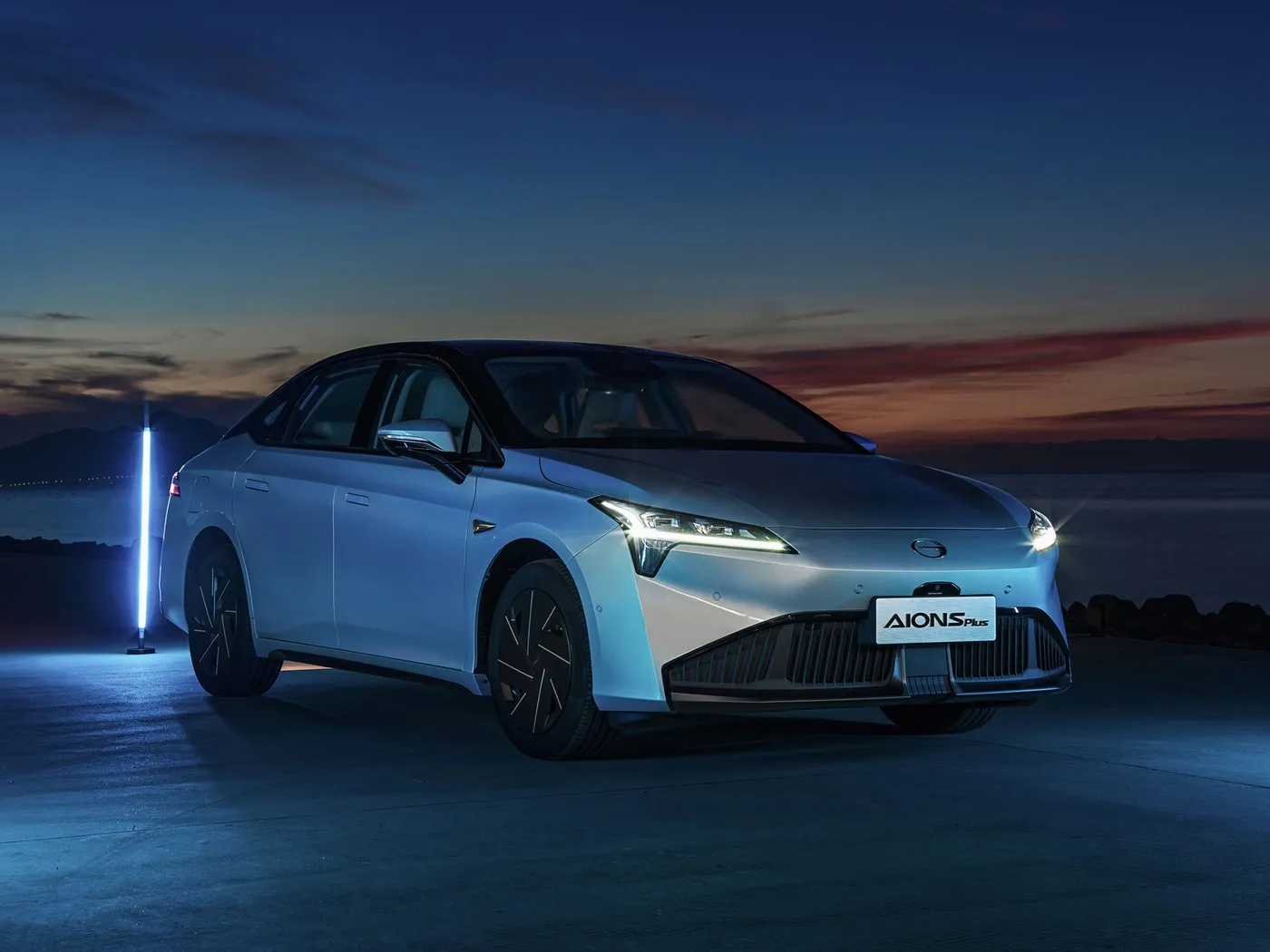 AION RT Elektrikli SUV Soldan Direksiyon Yüksek Hızlı EV Otomatik Vites Kutusu Hibrid Mini Seviye Sedan Yetişkinler için Yeni Enerji Aracı