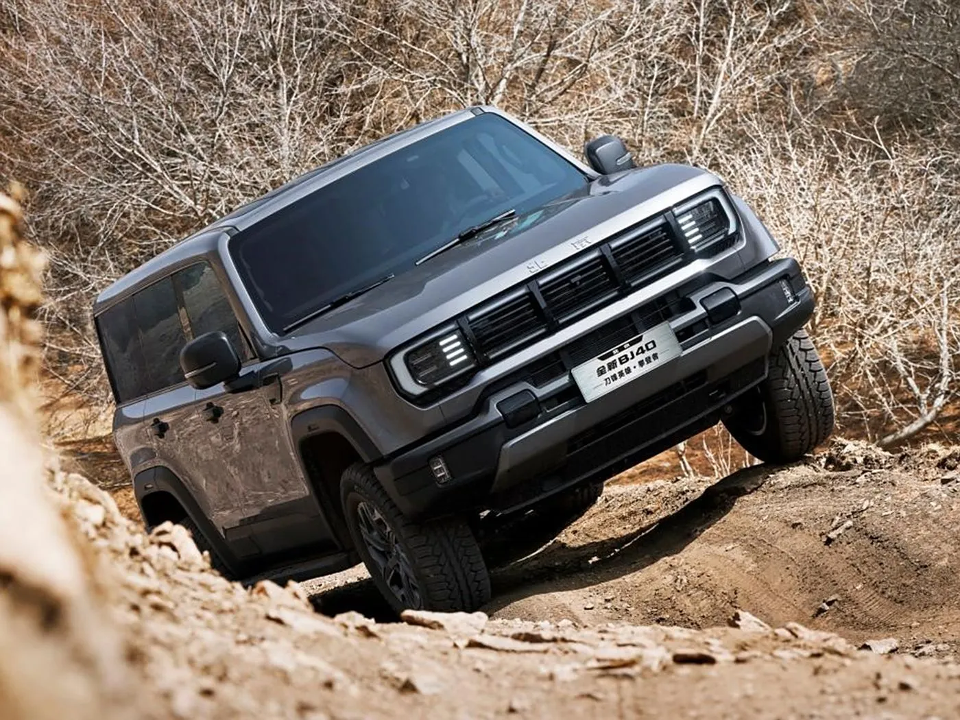 Pekin Off-Road BJ40 Kompakt SUV 4WD, 85L Tank ve Panoramik Kamera, uzun Dingil Mesafesi