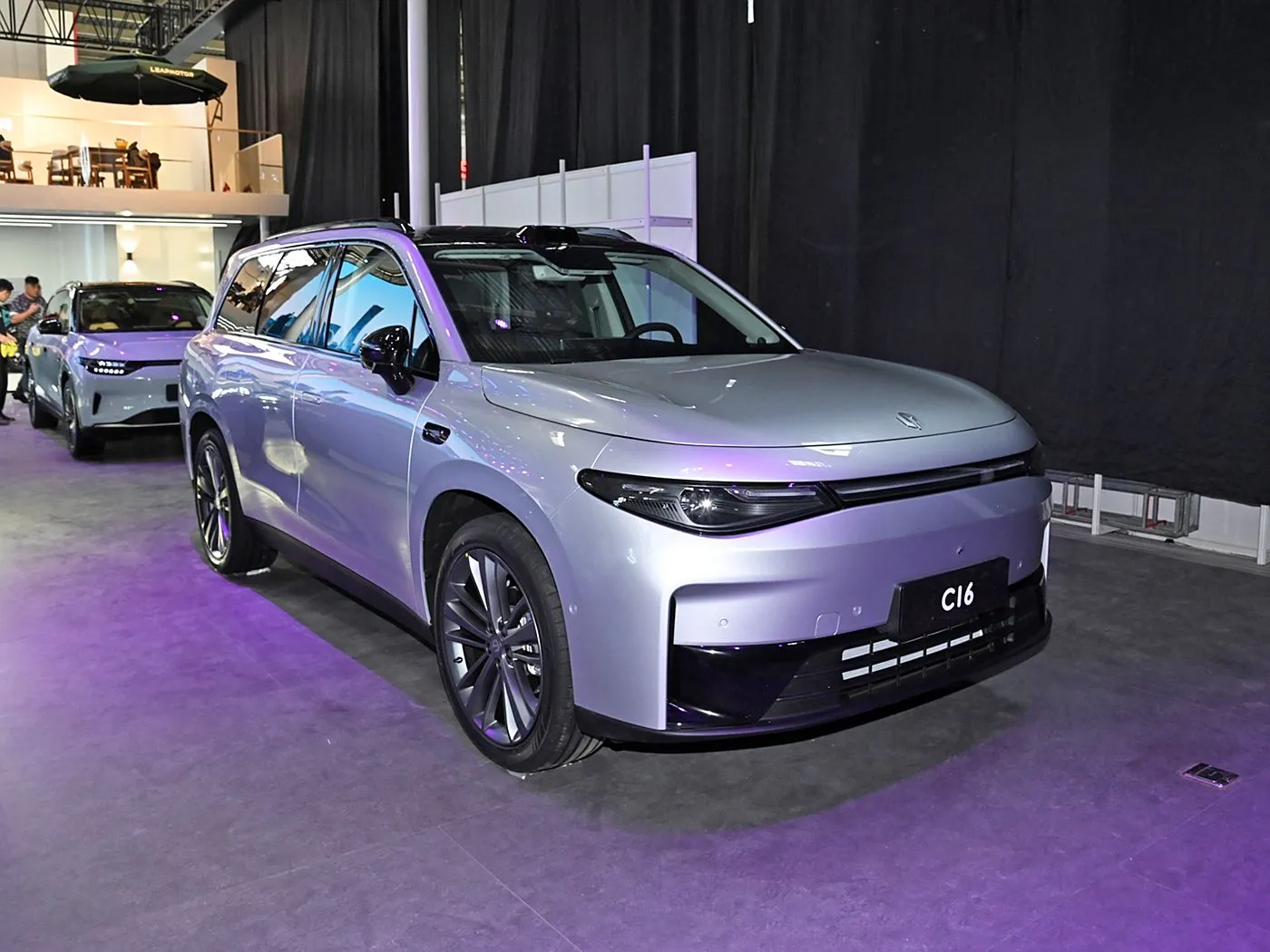 Leapmotor C16 5 Kapılı 6 Kişilik EV SUV 4WD Sürüş Modu Sol Direksiyon Elektrikli ve Hibrit Yakıt Yeni Enerji Otomatik