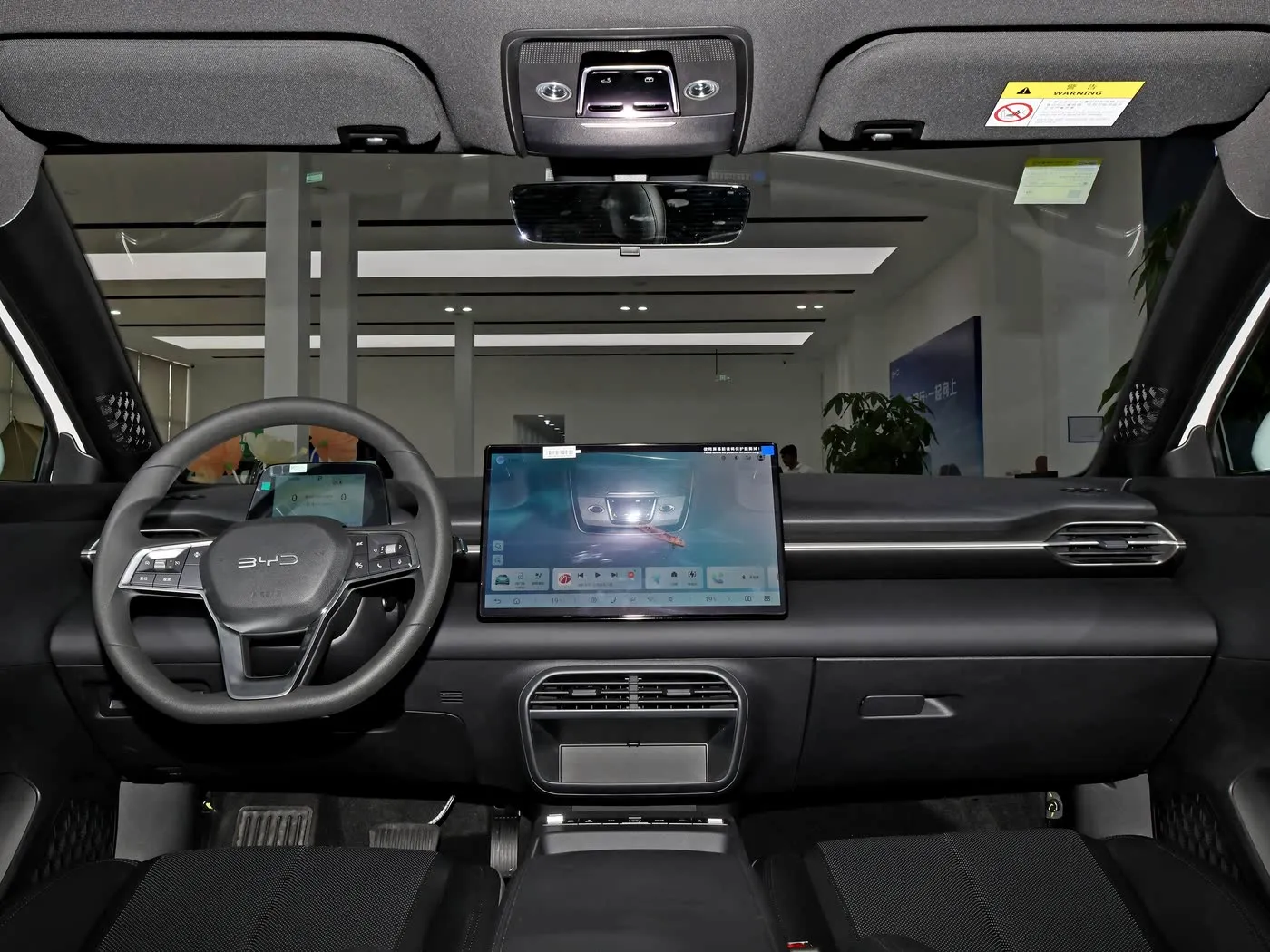 Yeni Model BYD E7 EV Araba 150km/saat Maksimum Hız 136HP 180Nm Tork 5 Kişilik Elektrikli Araç
