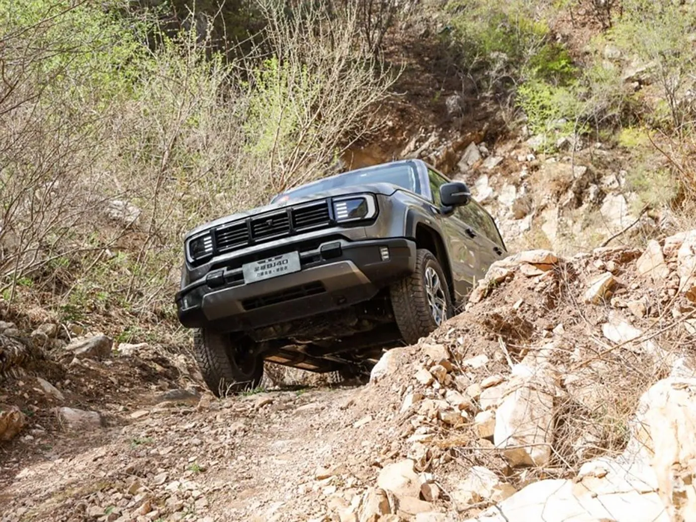 Pekin Off-Road BJ40 Kompakt SUV 4WD, 85L Tank ve Panoramik Kamera, uzun Dingil Mesafesi