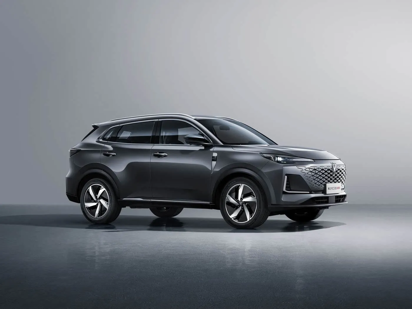 Changan CS55 PLUS Kompakt SUV 190 km/saat Maksimum Hız, 360° Kamera, Çift Bölgeli AC ve JBL Audio Premium Kaplamalar