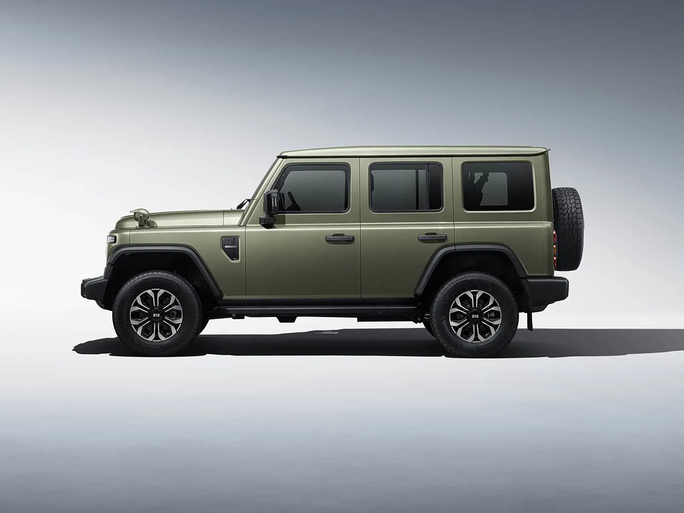 2025 BAIC 212 T01 Sağlam 4WD Kompakt SUV Benzinli/Dizel 8AT ve Deri İç Isıtmalı Deri Direksiyon Uzun Dingil Mesafesi