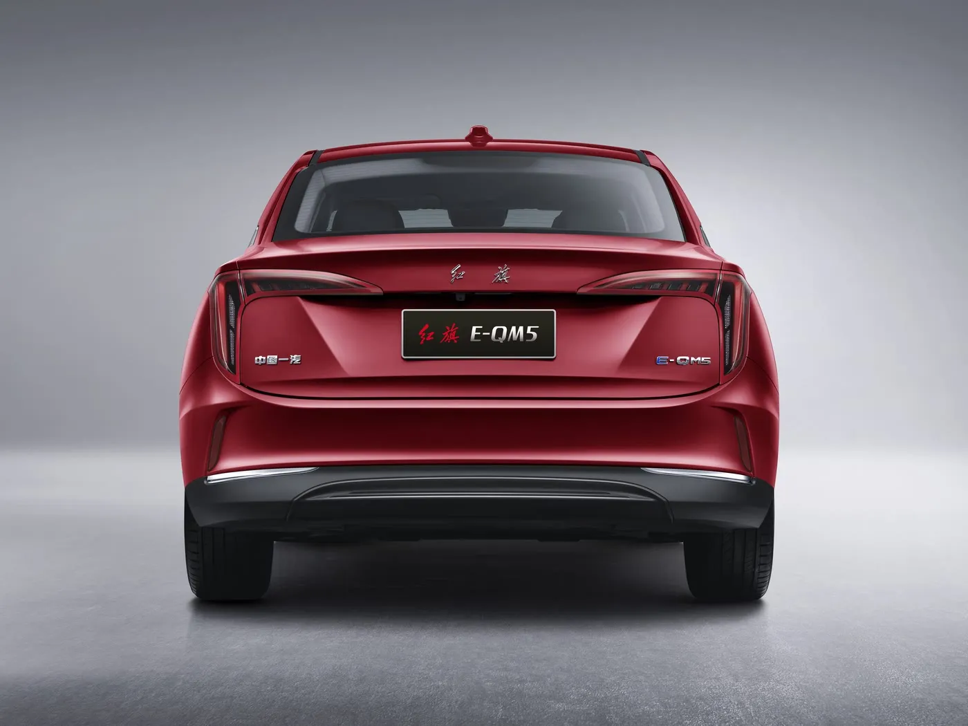 Hongqi E-QM5 Geniş EV Sedan Uzun Dingil Mesafeli Uzun Menzilli Saf Elektrikli yeni enerji aracı