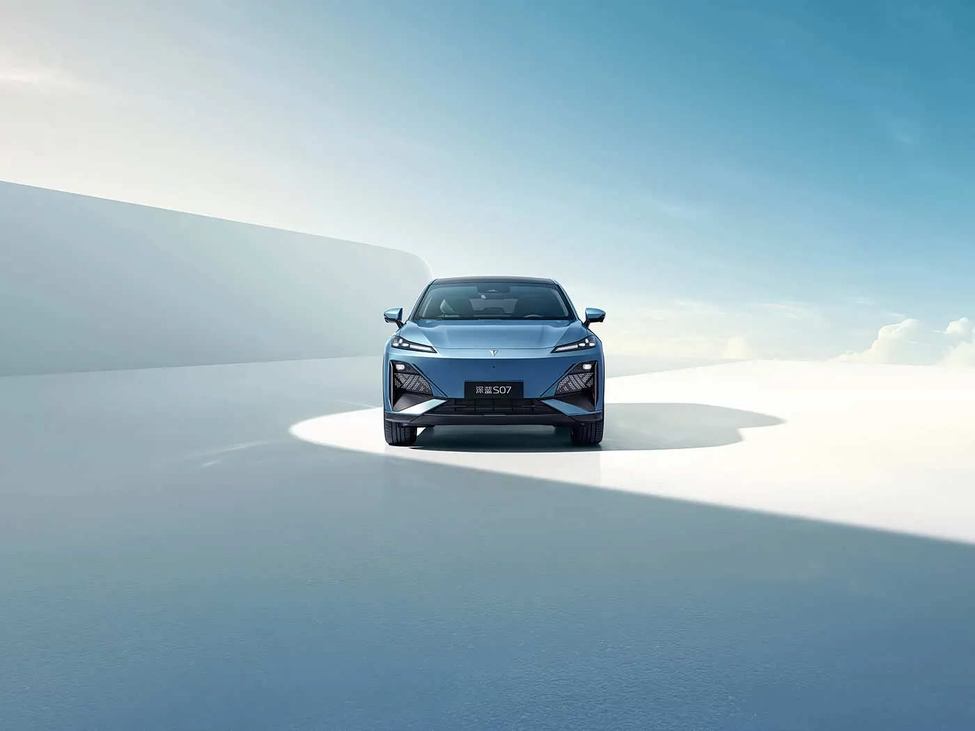 Deepal S07 yeni enerji aracı Premium SUV Genişletilmiş Menzilli/EV Uzun Menzilli Dingil Mesafesi 5 koltuk İnç Ekran