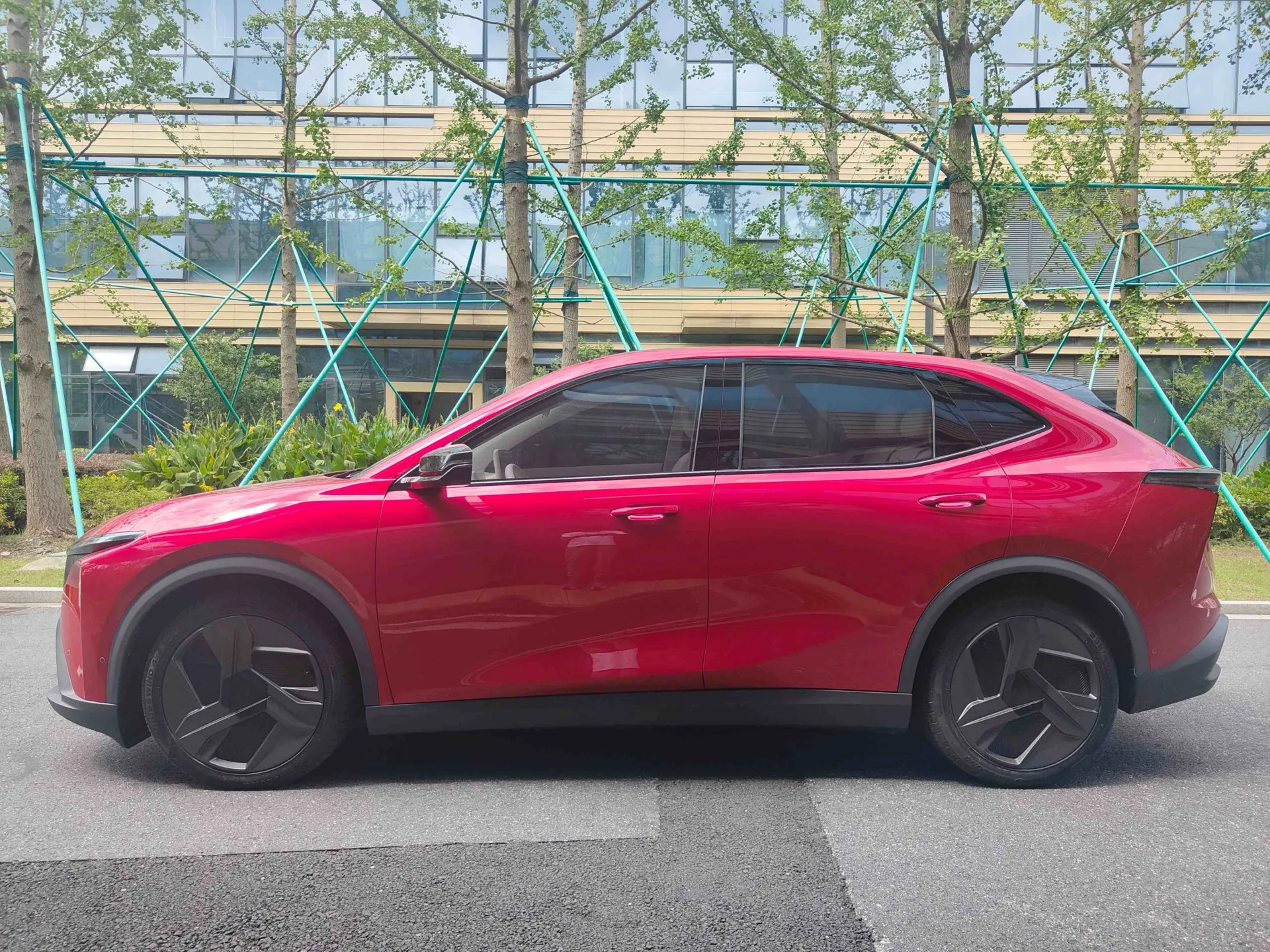 LEV01 SAĞDAN DİREKSİYON SUV YENİ ENERJİ ARAÇ EV Uzun Menzilli Dingil Mesafesi 5 koltuk