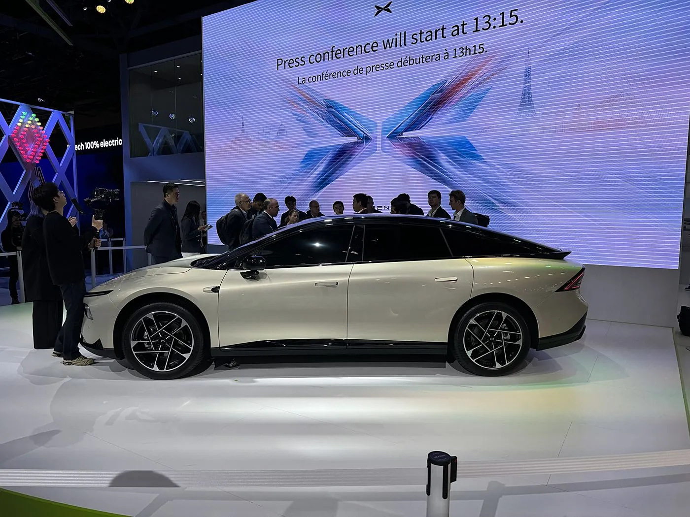 Sınırlı Üretim EV XPENG P7+ 5 Koltuklu Saf Elektrikli Hatchback Yeni Tasarım Sol Direksiyon 685Km Maksimum Hız Yeni Enerji Aracı