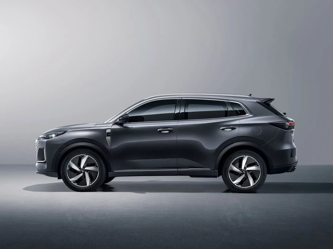 Changan CS55 PLUS Kompakt SUV 190 km/saat Maksimum Hız, 360° Kamera, Çift Bölgeli AC ve JBL Audio Premium Kaplamalar