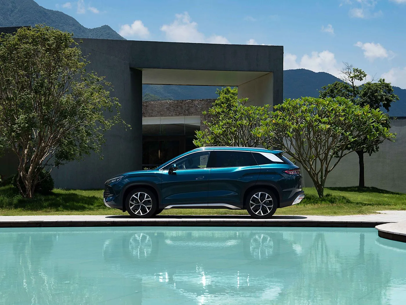 BYD Song L DM-i Kompakt PHEV SUV Uzun Menzilli, yüksek hızlı yeni enerji aracı DiPilot 2.0 Isıtmalı Koltuklar 360° Panoramik Kamera