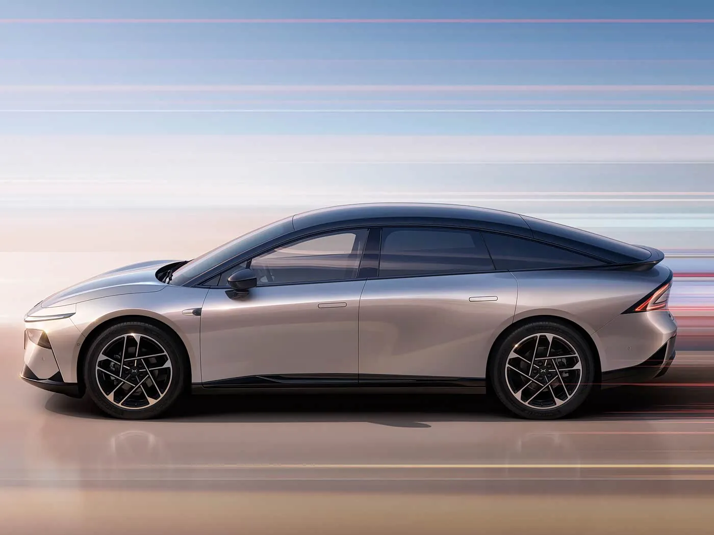 Sınırlı Üretim EV XPENG P7+ 5 Koltuklu Saf Elektrikli Hatchback Yeni Tasarım Sol Direksiyon 685Km Maksimum Hız Yeni Enerji Aracı