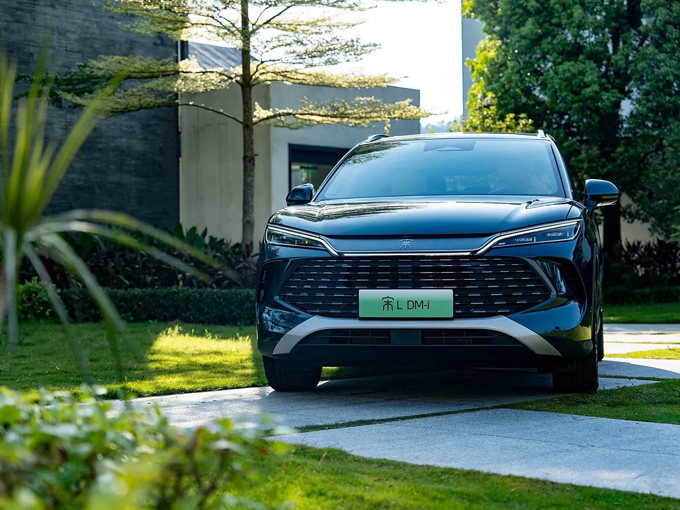 BYD Song L DM-i Kompakt PHEV SUV Uzun Menzilli, yüksek hızlı yeni enerji aracı DiPilot 2.0 Isıtmalı Koltuklar 360° Panoramik Kamera