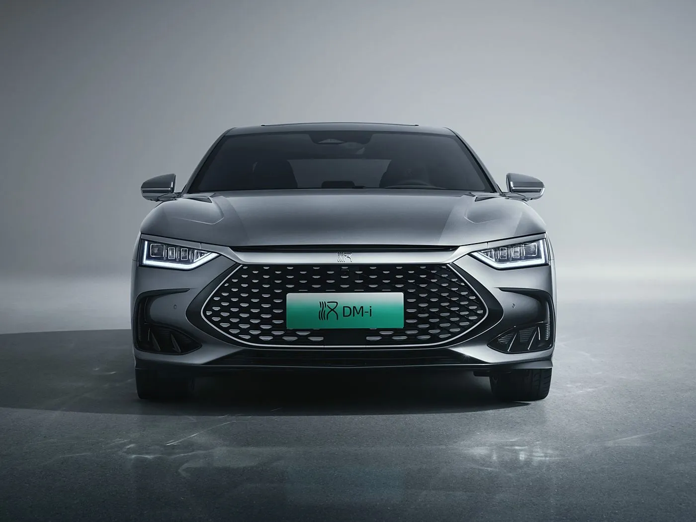 BYD Han EV/DM-i Çift Motorlu Güç ve En Son Teknolojiye Sahip Heyecan Verici Lüks Sedan YENİ ENERJİ