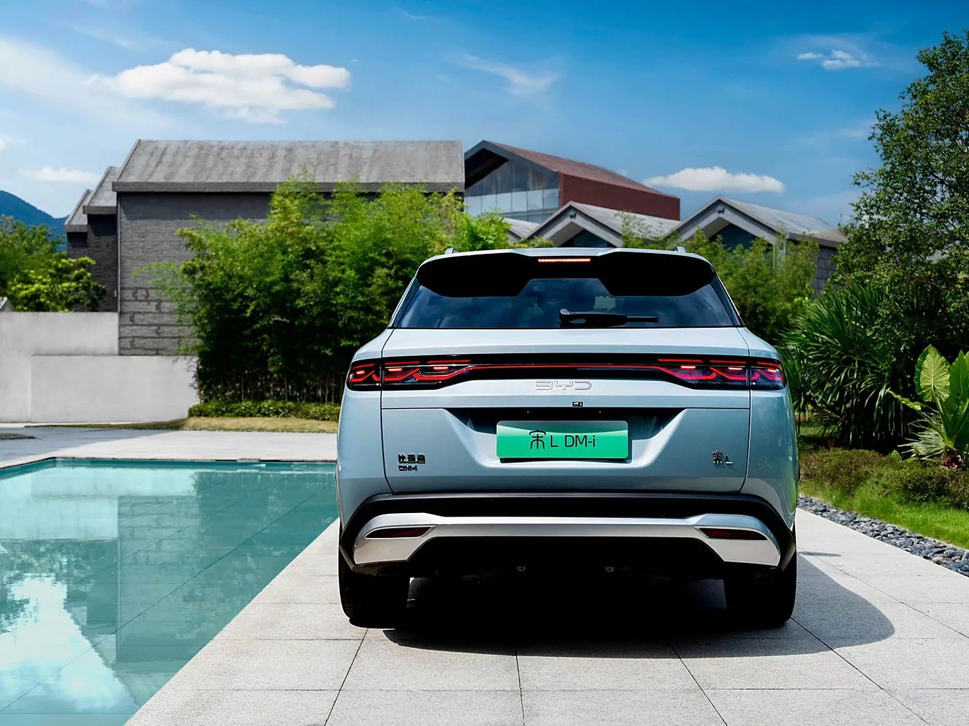 BYD Song L DM-i Kompakt PHEV SUV Uzun Menzilli, yüksek hızlı yeni enerji aracı DiPilot 2.0 Isıtmalı Koltuklar 360° Panoramik Kamera