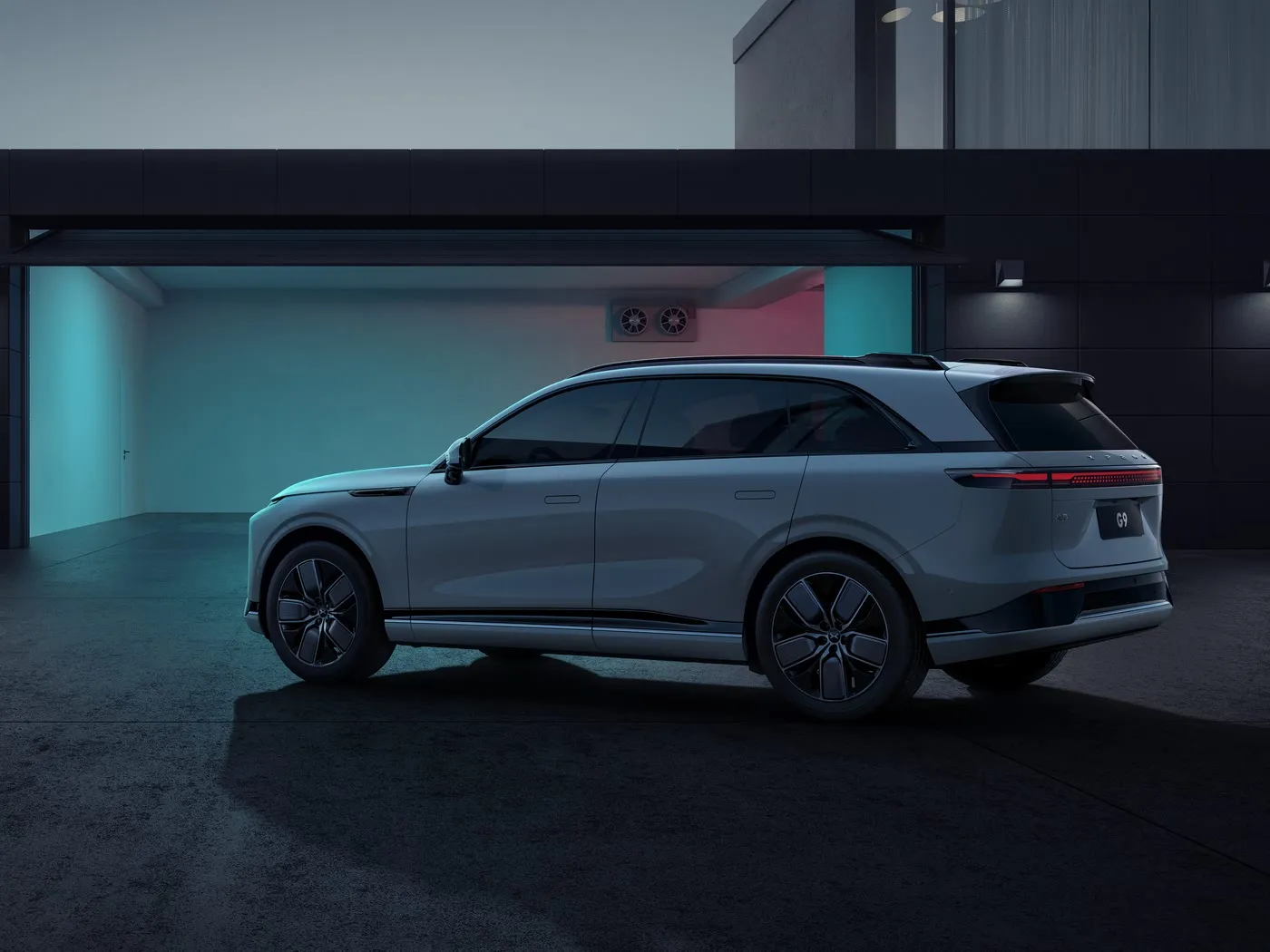 Xpeng G9 Lüks 4 Kapılı 5 Kişilik SUV Elektrikli Araç 4WD Sürüş Moduna Sahip Yeni Enerji MPV Hatchback PHEV Gücü ve EV Motoru Sol