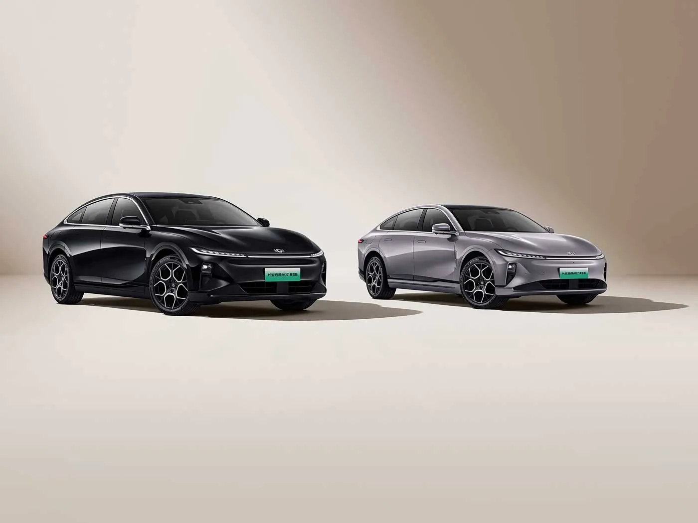 Changan Qiyuan A07 Hibrit EV Sedan Çin'den Yeni Enerji Aracı 1200km Menzil Otomatik Şanzıman 5 Koltuk 175Km/h Hız R19 Lastik Boyutu