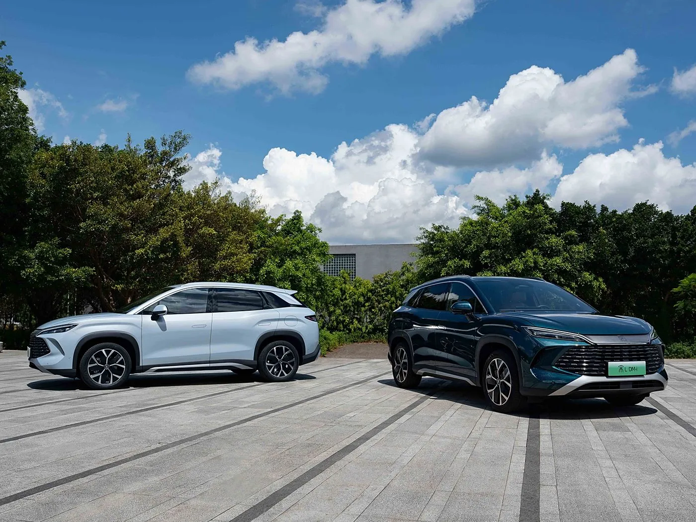 BYD Song L DM-i Kompakt PHEV SUV Uzun Menzilli, yüksek hızlı yeni enerji aracı DiPilot 2.0 Isıtmalı Koltuklar 360° Panoramik Kamera