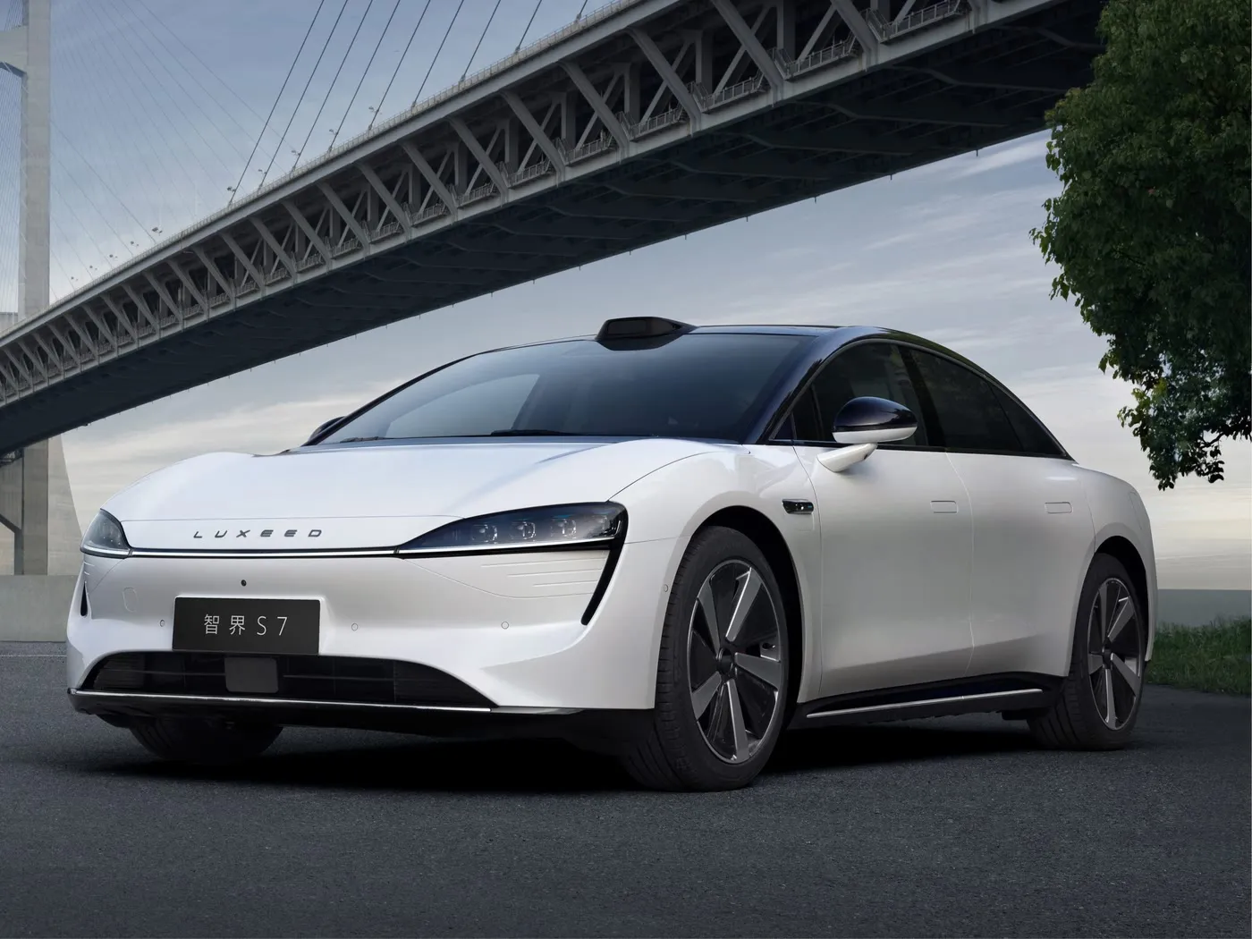 CHERY LUXEED S7 Exeed RWD/AWD 4 Kapılı ve 5 Koltuklu Lüks Elektrikli Yeni Enerji Aracı