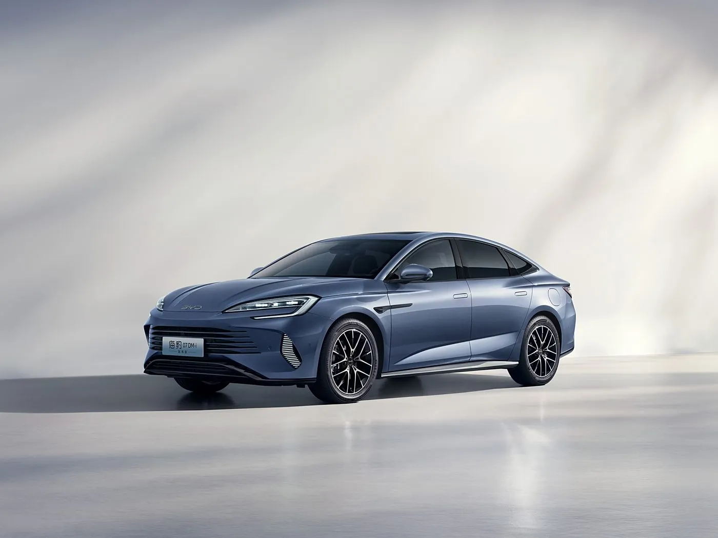 BYD Seal 07 DM-i Elektrikli SUV EV Motorlu Yüksek Hızlı Otomatik Sedan 4 Kişilik Soldan Direksiyonlu Yeni Enerji Aracı Özellikleri