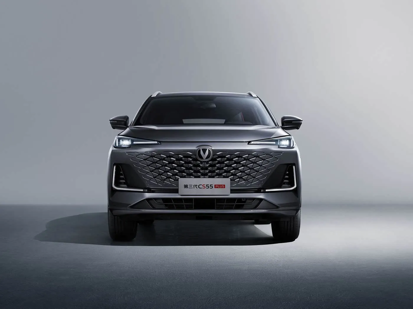Changan CS55 PLUS Kompakt SUV 190 km/saat Maksimum Hız, 360° Kamera, Çift Bölgeli AC ve JBL Audio Premium Kaplamalar