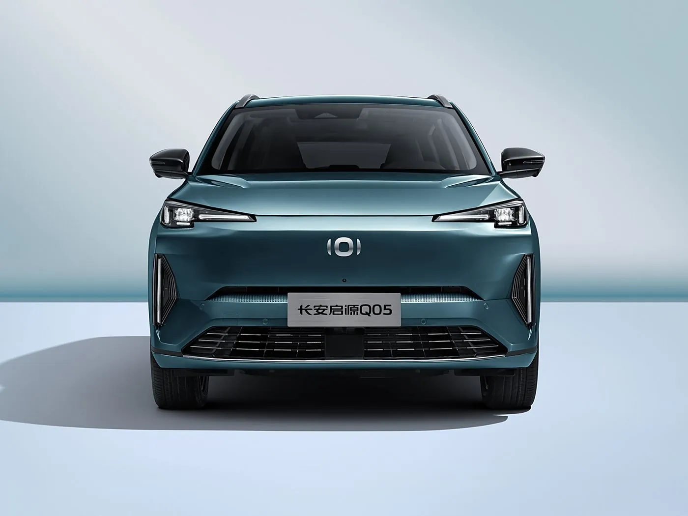 Changan NEVO Q05 Hibrit Elektrikli SUV Uzun Menzilli Otomatik Şanzıman 5 Kapılı 5 Koltuklu Deri İç Sol