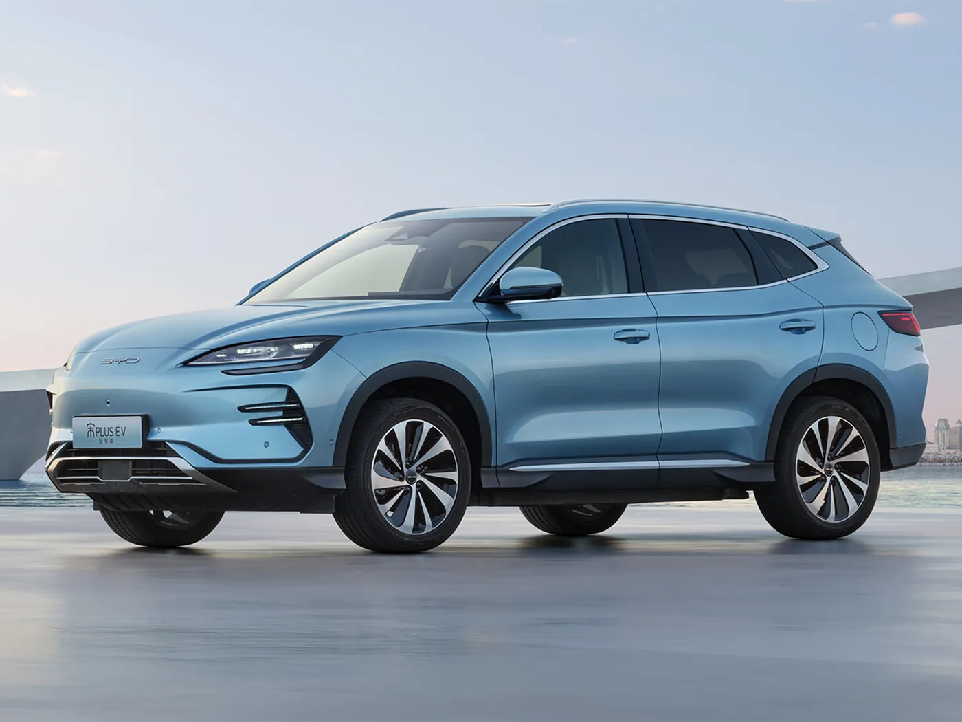BYD Song Plus SUV Arka Kameralı Otomatik AWD Deri Koltuklar Hibrit Yakıtlı Sol Direksiyon