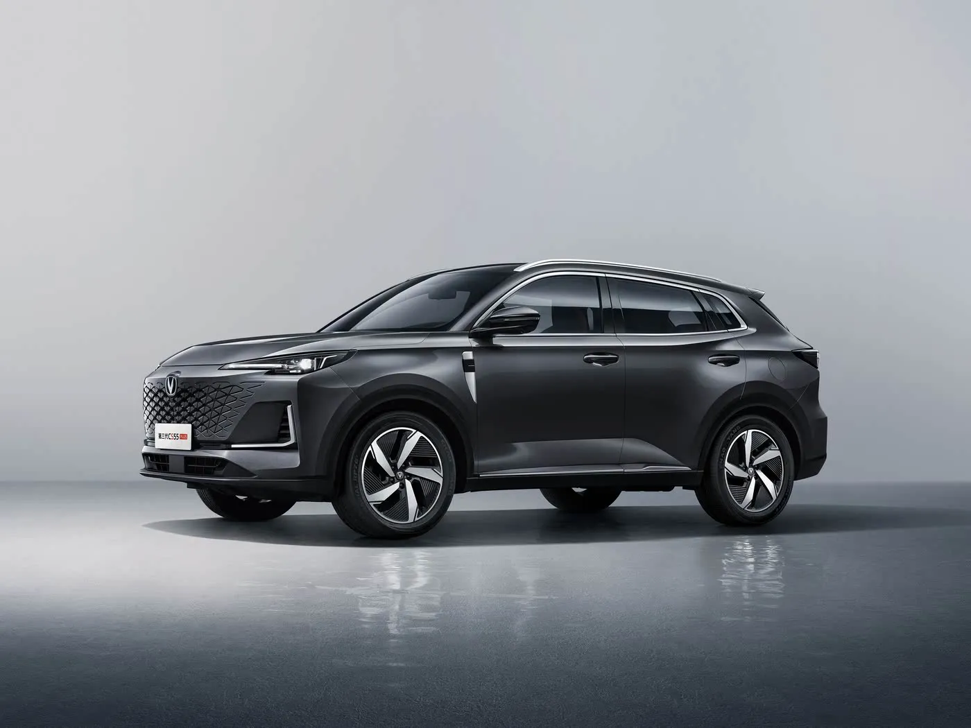 Changan CS55 PLUS Kompakt SUV 190 km/saat Maksimum Hız, 360° Kamera, Çift Bölgeli AC ve JBL Audio Premium Kaplamalar