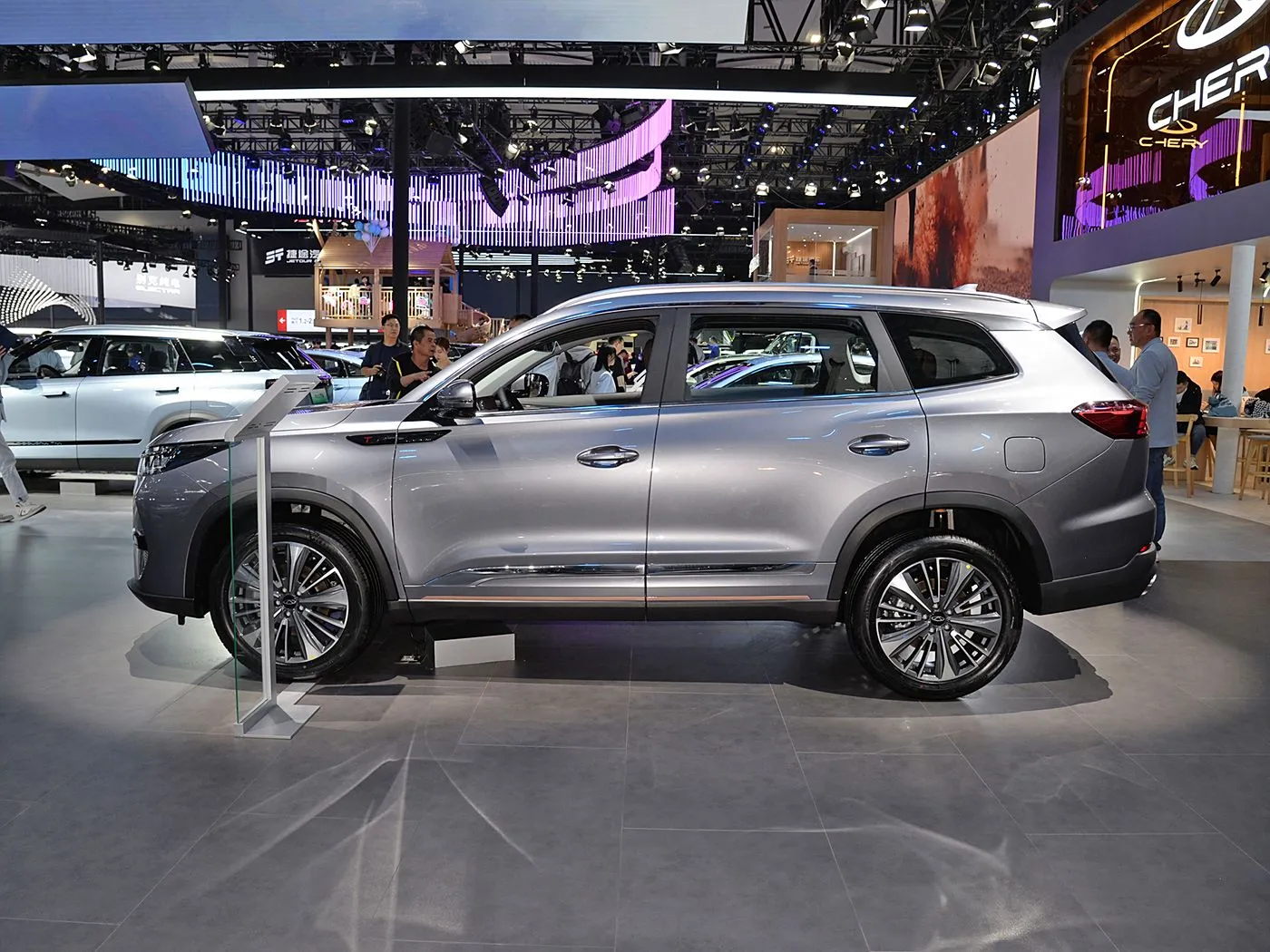 Chery Tiggo 8 Pro Lüks Aile SUV Otomatik Şanzıman Arka Kamera R18 Sol Benzin Koyu Deri Koltuklar Euro VI Emisyon AWD