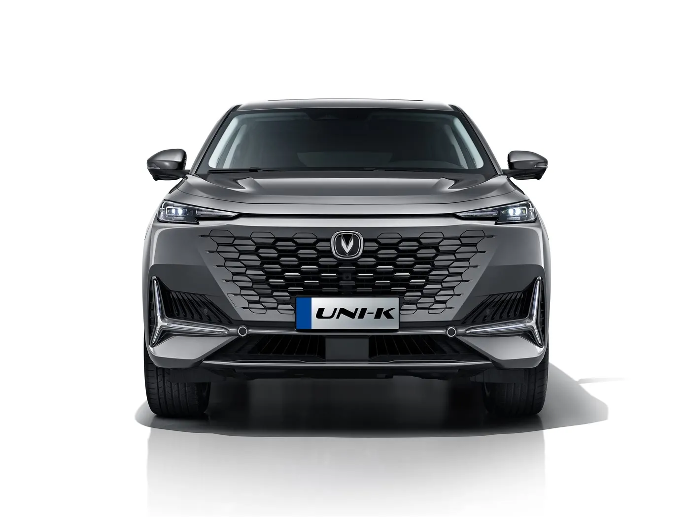 BYD E2 Lüks Elektrikli EV Sedan SUV Hatchback Lityum Pil Motorlu Sol Direksiyonlu Araba Çin'in Yeni Enerji Aracı