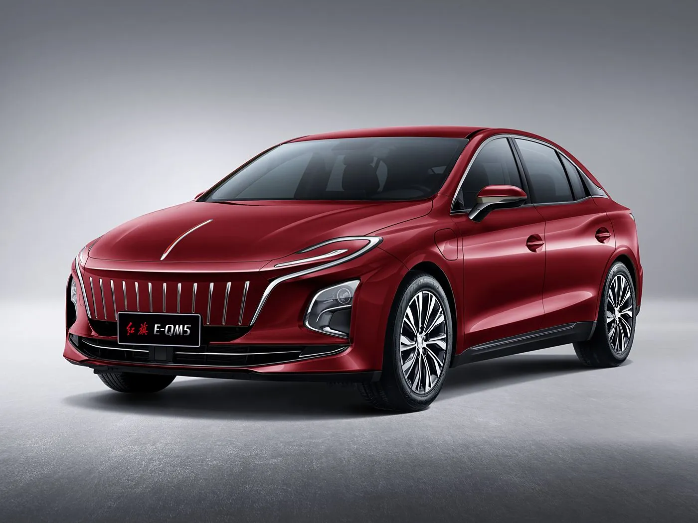 Hongqi E-QM5 Geniş EV Sedan Uzun Dingil Mesafeli Uzun Menzilli Saf Elektrikli yeni enerji aracı
