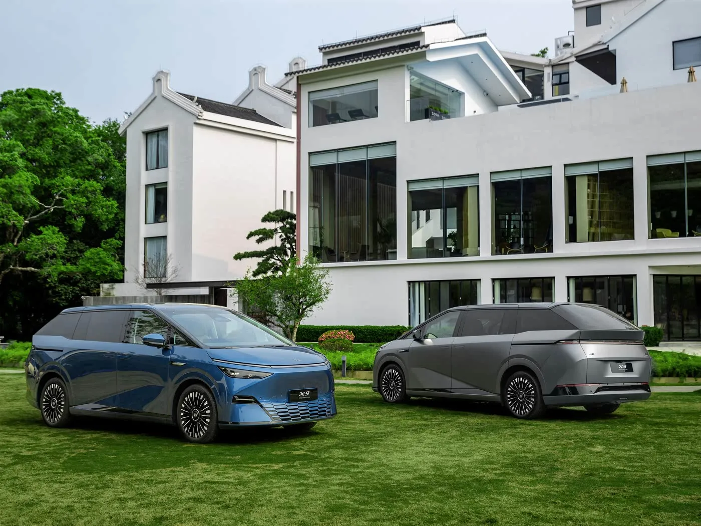Xpeng X9 Uzun Menzilli MPV SUV Saf Elektrikli Sol Direksiyon Rekabetçi Fiyatlı Yeni Enerji Aracı