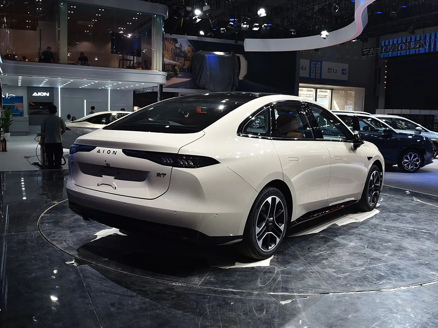 AION RT Elektrikli SUV Soldan Direksiyon Yüksek Hızlı EV Otomatik Vites Kutusu Hibrid Mini Seviye Sedan Yetişkinler için Yeni Enerji Aracı