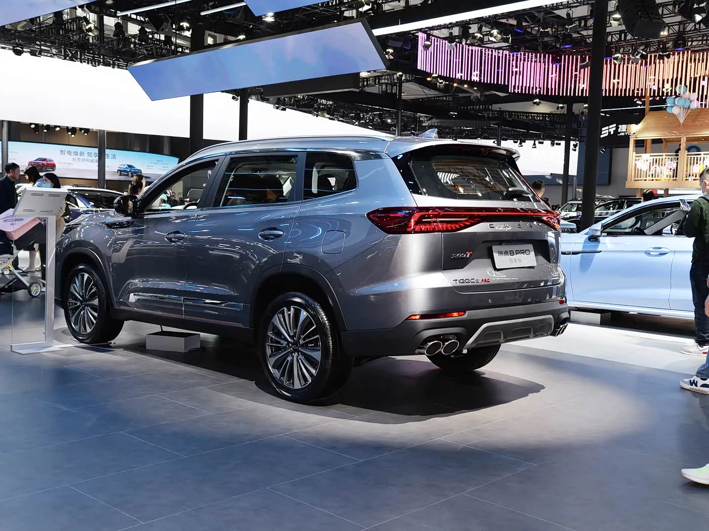 Chery Tiggo 8 Pro Lüks Aile SUV Otomatik Şanzıman Arka Kamera R18 Sol Benzin Koyu Deri Koltuklar Euro VI Emisyon AWD