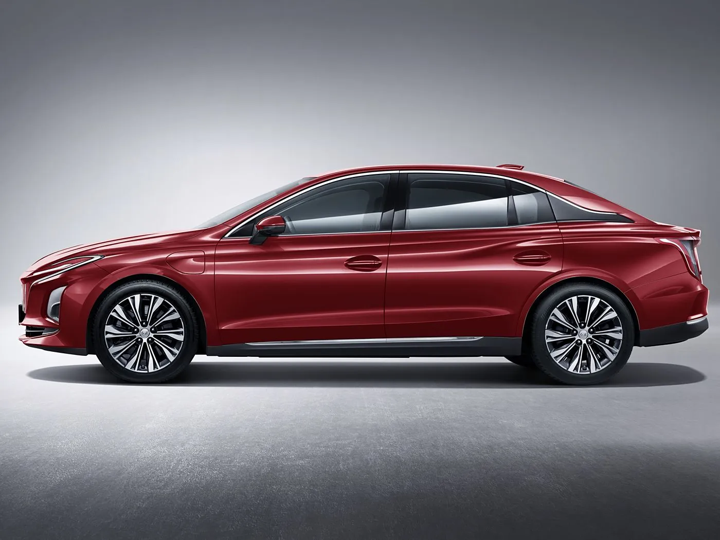 Hongqi E-QM5 Geniş EV Sedan Uzun Dingil Mesafeli Uzun Menzilli Saf Elektrikli yeni enerji aracı
