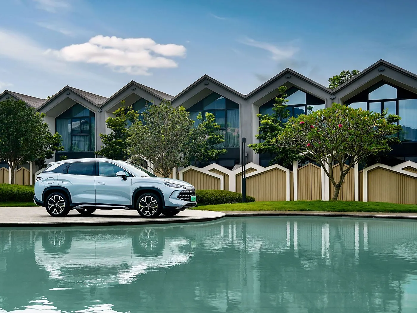 BYD Song L DM-i Kompakt PHEV SUV Uzun Menzilli, yüksek hızlı yeni enerji aracı DiPilot 2.0 Isıtmalı Koltuklar 360° Panoramik Kamera