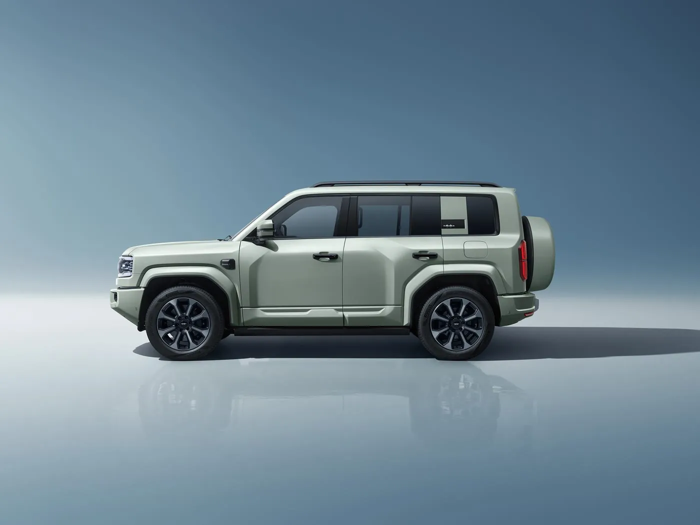 Premium BYD Leopard 5 Hibrit PHEV Off-Road SUV, 15,6" Ekranlı 4x4 Çekişli 4WD 83L Yakıt Deposu
