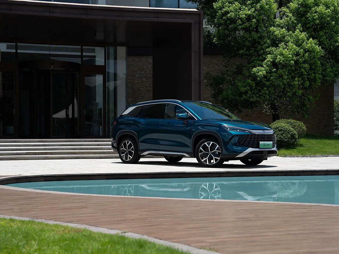BYD Song L DM-i Kompakt PHEV SUV Uzun Menzilli, yüksek hızlı yeni enerji aracı DiPilot 2.0 Isıtmalı Koltuklar 360° Panoramik Kamera