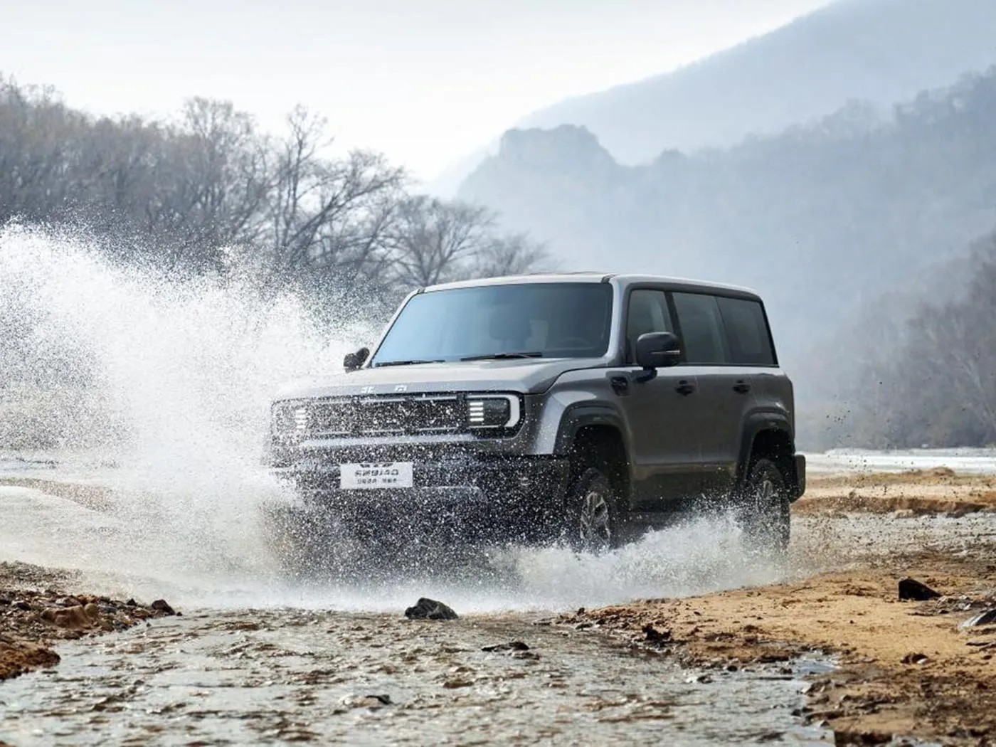 Pekin Off-Road BJ40 Kompakt SUV 4WD, 85L Tank ve Panoramik Kamera, uzun Dingil Mesafesi