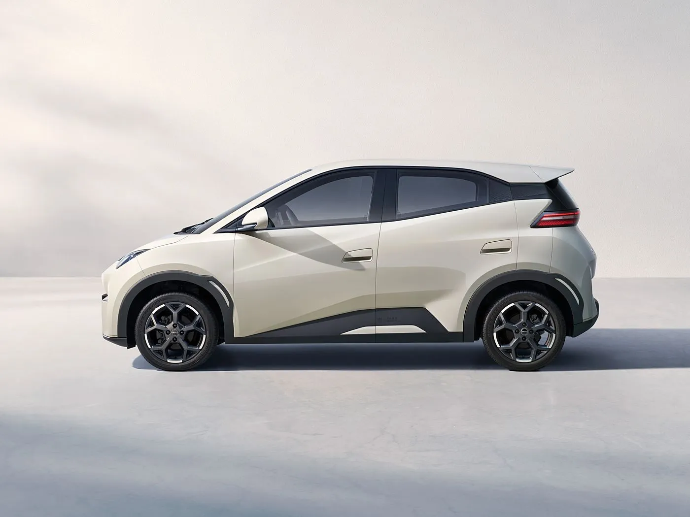 BYD Martı EV Hatchback Mini Akıllı SUV Arka Kameralı Önden Çekişli Lityumla Çalışan Yeni Enerji Aracı Sıcak Satış
