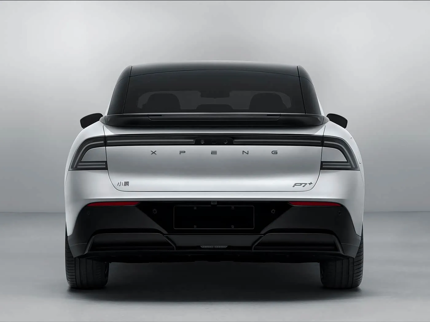 Sınırlı Üretim EV XPENG P7+ 5 Koltuklu Saf Elektrikli Hatchback Yeni Tasarım Sol Direksiyon 685Km Maksimum Hız Yeni Enerji Aracı