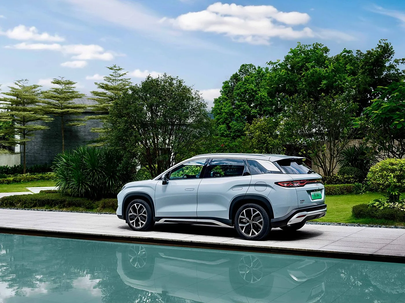 BYD Song L DM-i Kompakt PHEV SUV Uzun Menzilli, yüksek hızlı yeni enerji aracı DiPilot 2.0 Isıtmalı Koltuklar 360° Panoramik Kamera