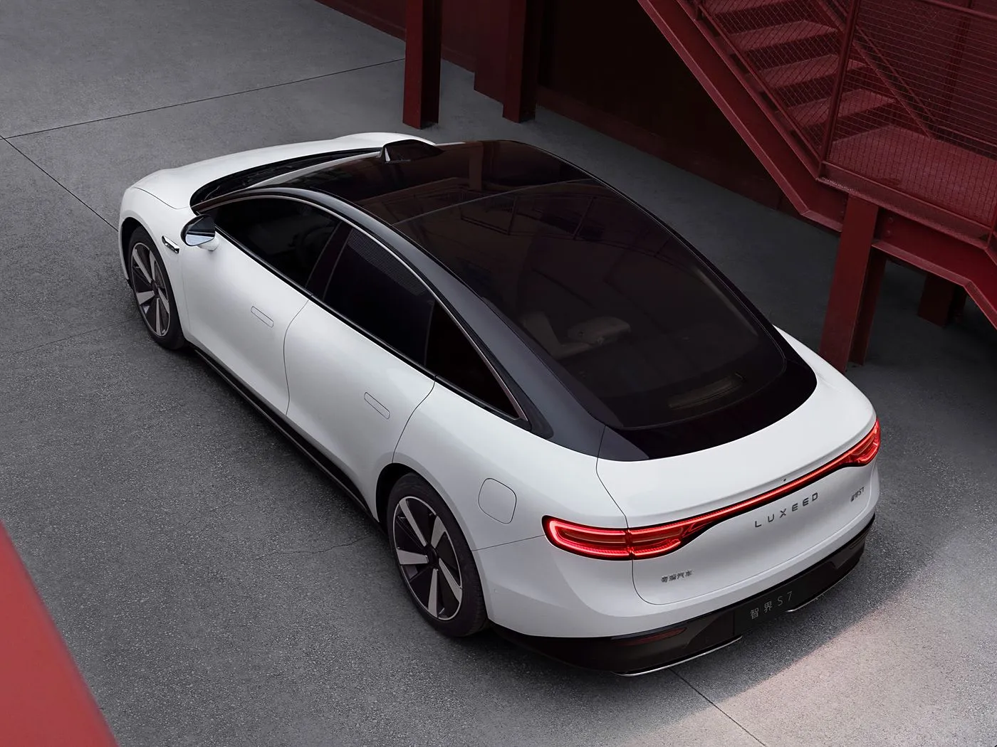 CHERY LUXEED S7 Exeed RWD/AWD 4 Kapılı ve 5 Koltuklu Lüks Elektrikli Yeni Enerji Aracı